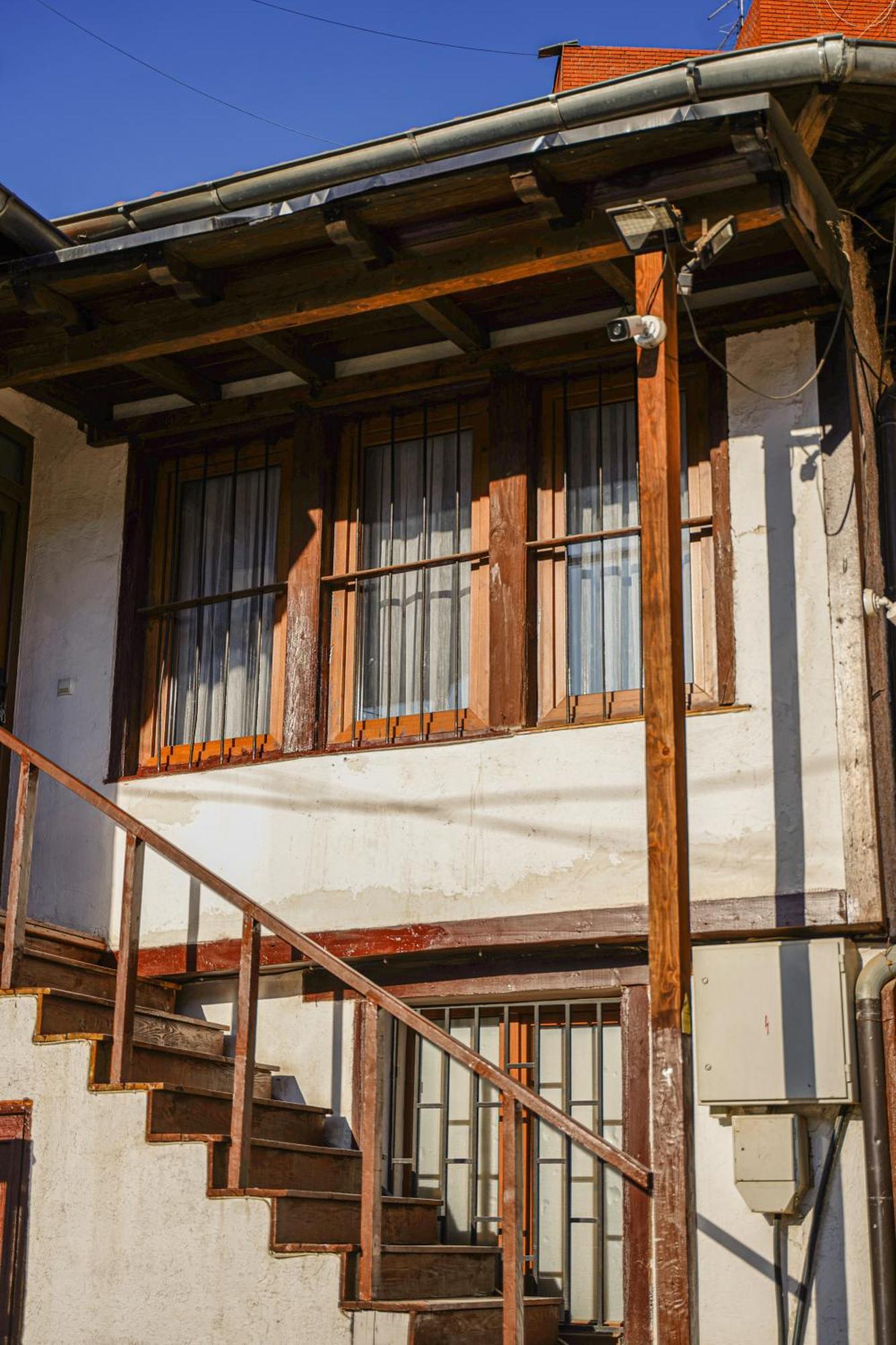 Old House Apartment Pristina Exterior foto
